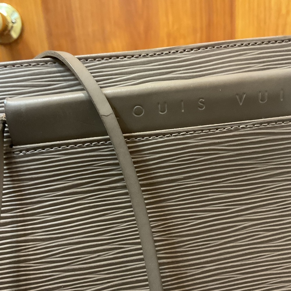 Louis Vuitton St Tropez Handbag - Picture 8 of 10
